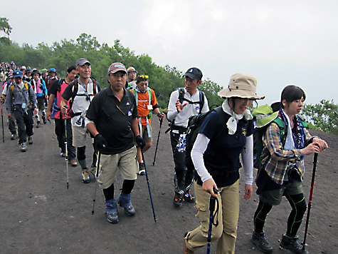 東京問屋連盟 - 文教委員会 - 富士登山2013